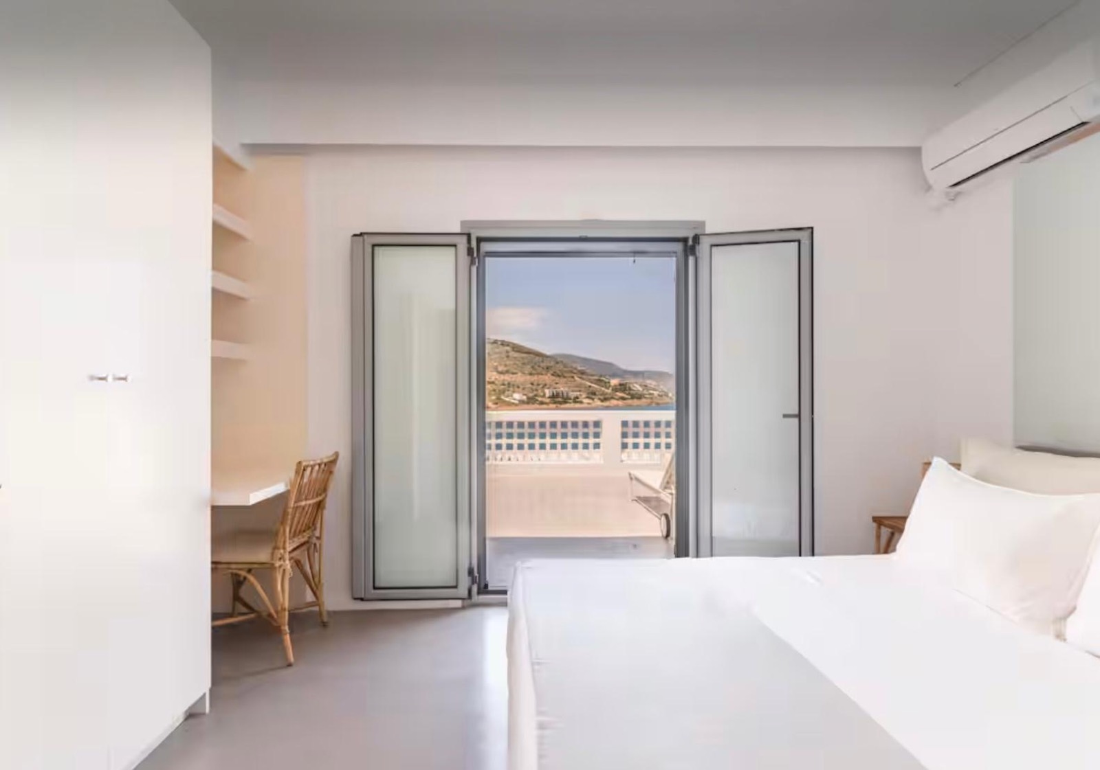 The villa at Pefka, 10